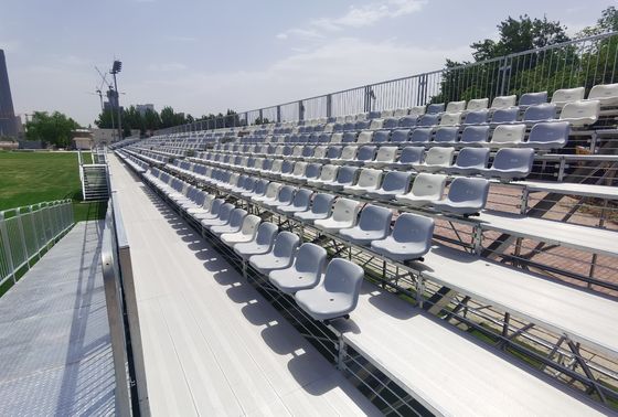 よい価格 パレットパックされた緑の人工芝草 8000-22000 低保養の芝生のための密度 オンラインで