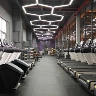 よい価格 体育館の適性部屋のゴム製床タイル赤く黒い色OEM ODM オンラインで