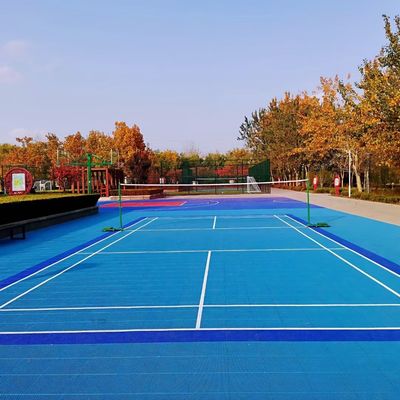 PPのタイルをかみ合わせるポリプロピレンは抵抗力がある屋外スポーツの床タイルを風化させる
