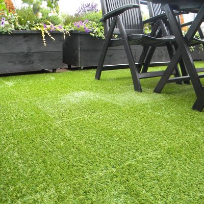 よい価格 30cm×30cmの人工的な庭の屋根の中庭のための総合的な草の動産 オンラインで