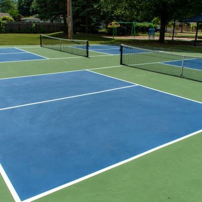 Pickleball表面のPickelball裁判所のマットのポータブル60 x 30ftロール マットの自由なライン塗るサービス