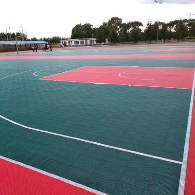 よい価格 15mm 厚さ PPタイル スポーツフロア 組み立てが簡単 持続的な性能 オンラインで