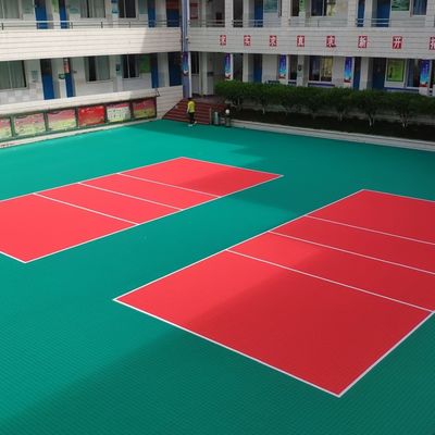 よい価格 レッドPPタイル スポーツフロア スポーツ施設に推奨 MOQ 500pcs オンラインで