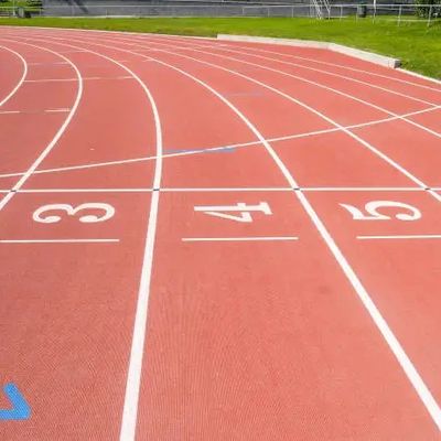 よい価格 滑らかな表面とUV耐性のある標準的なスポーツランニングトラック オンラインで