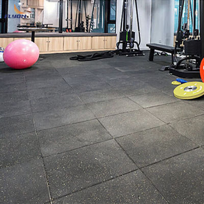 サンプル - 簡単な設置と耐久性のある利点を備えたゴム製床マットを提供