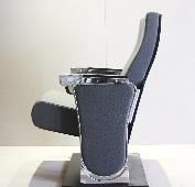 人間工学に基づいた設計と、省スペースの講堂向けにカスタマイズ可能なオプションを備えた、業務用グレードのシアターシーティング